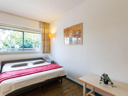 Apartment Les Platanes-7 by Interhomeにあるベッド