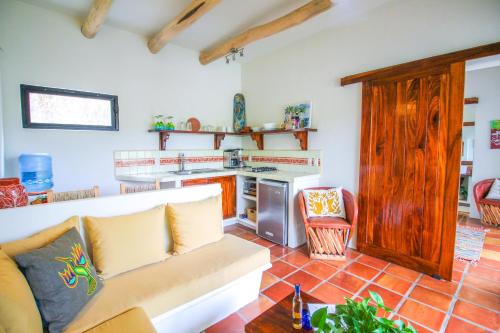 Η κουζίνα ή μικρή κουζίνα στο Vida Feliz Casitas