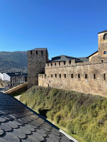 a view of a castle from the roof at APARTAMENTOS TURÍSTICOS GUIANA in Ponferrada