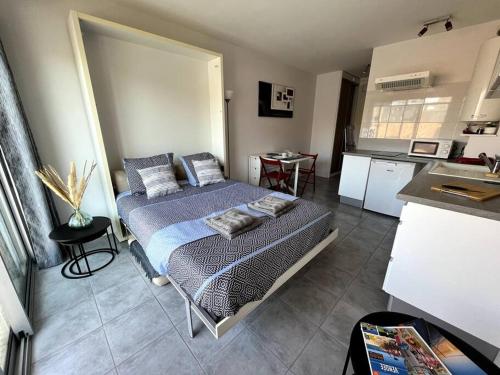 Studio équipé moderne à deux pas de la plage