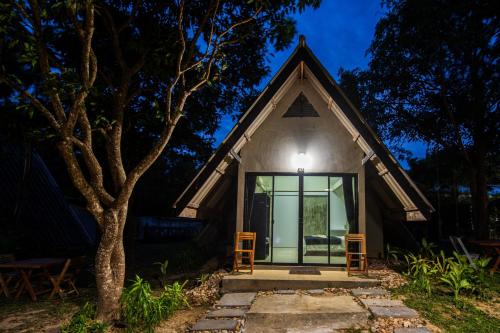 Κήπος έξω από το Cashewnut Tree Resort