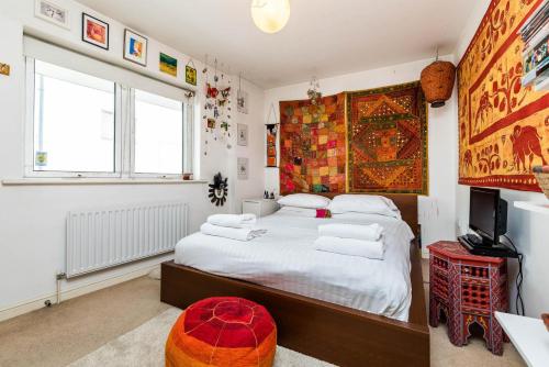 Postelja oz. postelje v sobi nastanitve Delightful Moroccan Inspired Flat Hackney Sleeps 2