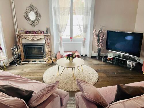 TV a/nebo společenská místnost v ubytování Appartement de standing à Vallorbe