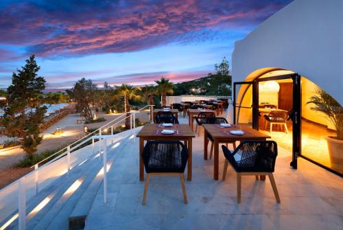 The Signature Level at TRS Ibiza Hotel - All Inclusive Adults Only - Entrance to Clubs includedにあるシーティングエリア