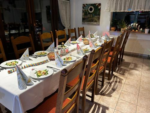 a long table with plates of food on it at Forsthaus Luchsenburg in Ohorn