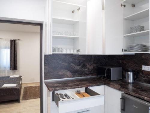 A kitchen or kitchenette at Andoravendégház - Villány