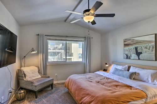 Schlafzimmer mit einem Bett und einem Deckenventilator in der Unterkunft Modern Bend Home Rental with Private Hot Tub! in Bend