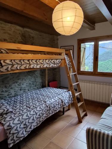 a bedroom with bunk beds and a chandelier at Cobert de Martí in Bayasca