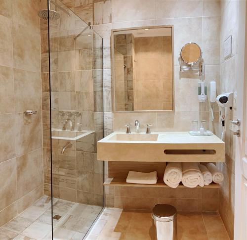 Um banheiro em Xelena Hotel & Suites