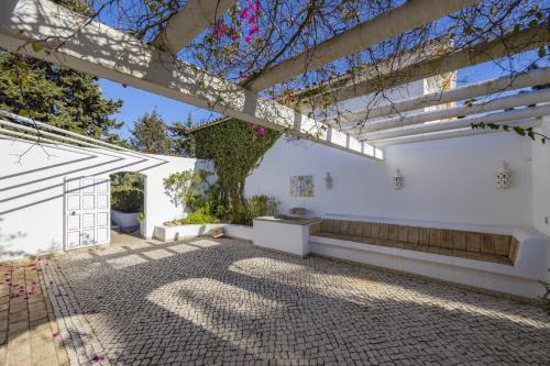 Villa Casa do Amendoal by Villa Plus