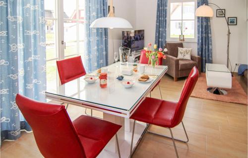 a dining table and chairs in a living room at Nice Home In Zierow Ot Poeler Drift in Zierow