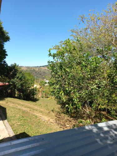 a view of a tree and a dirt road at Casa Montañas Nicoyanas in Juan Díaz