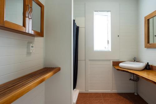 a bathroom with a sink and a mirror at GLENALMOND Country Motels in Harihari