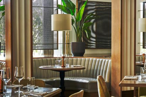 Four Seasons Hotel Miami Image