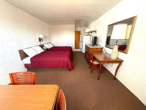 Postel nebo postele na pokoji v ubytování Cardinal Motel