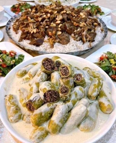 アパートメントの敷地内または近くでの食事または食べ物