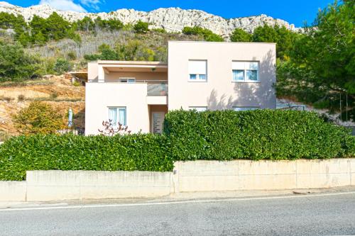 Apartments with parking space Brela, Makarska - 20221