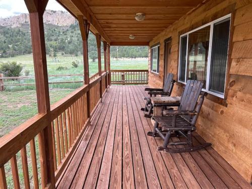 Stonewall Meadows Cabin with views! – Photos 4