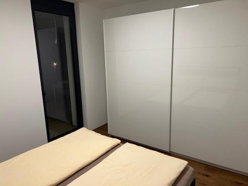 Giường trong phòng chung tại Haus Am Anger Dornbirn
