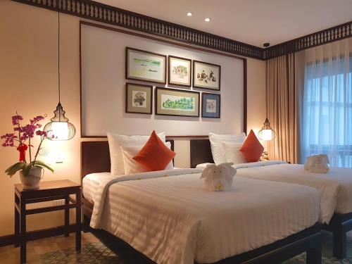 Giường trong phòng chung tại Little Hoi An . A Boutique Hotel & Spa