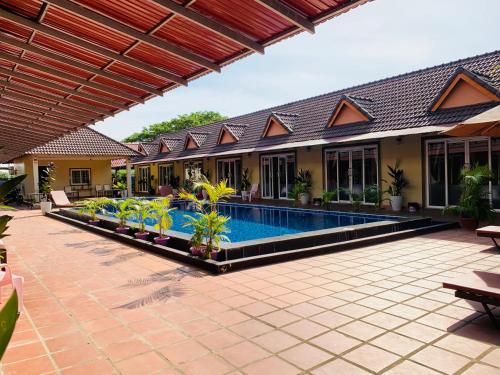 Bazén v ubytování Hello Kampot Resort nebo v jeho okolí