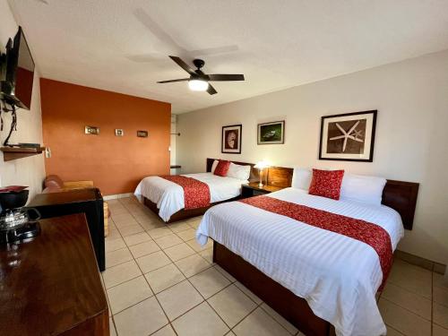 Säng eller sängar i ett rum på Hotel Los Caracoles