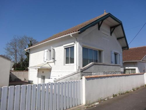 Maison Centre Village, Proche Plage, 3 Chambres, Jardin Clos, Idéale Sans Voiture - FR-1-476-156