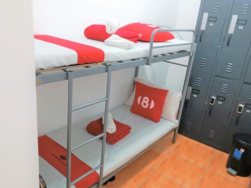 Litera o literas en una habitación de 8Hostel