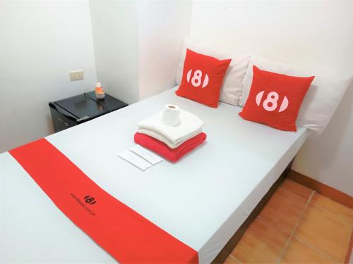 Una cama o camas en una habitación de 8Hostel
