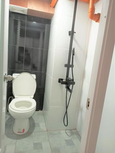 Un baño de 8Hostel
