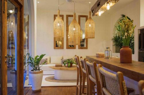 Brand New Stylish 4brm near Seminyak & Finns