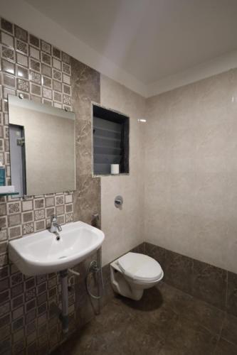 Koupelna v ubytování Saish Hotel Shirdi