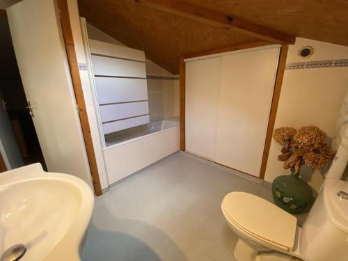 a bathroom with a toilet and a sink and a tub at Villa Capbreton, 4 pièces, 6 personnes - FR-1-413-106 in Capbreton