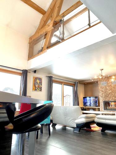 a living room with a couch and a table at Maison chaleureuse au cœur du massif Jurassien in Saint-Pierre