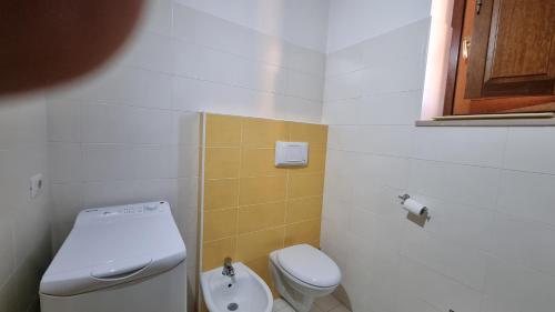 Ένα μπάνιο στο Appartamento Is Arutas