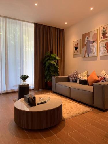 a living room with a couch and a coffee table at Guangzhou Fangyuan Hotel - Free Shuttle Bus to Canton Fair Complex during 14th Oct to 3rd Nov in Guangzhou