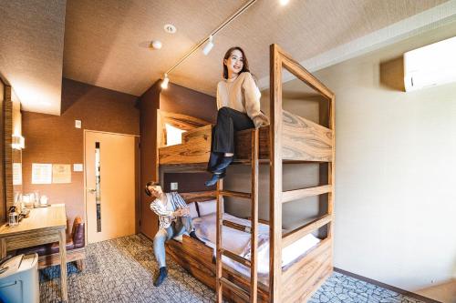 Ένα ή περισσότερα κρεβάτια σε δωμάτιο στο HOTEL RELIEF Namba Daikokuchou