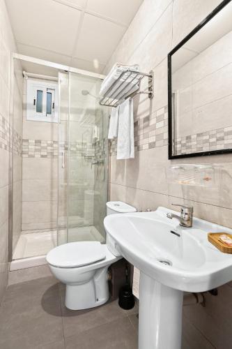 Bilik mandi di Hostal Santa Ana