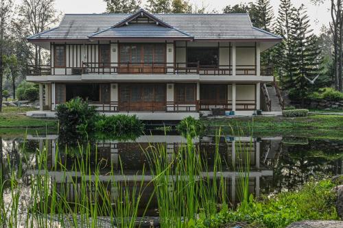 Κήπος έξω από το Suanphung Bonsai Village