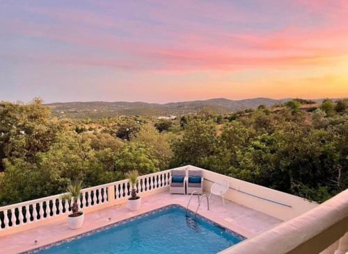 a swimming pool on the balcony of a house at Villa Panoramic Paradise in São Brás de Alportel