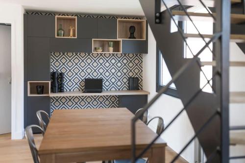 a dining room with a table and a shelf at Maison de vacances 220m2 vue Lac et Château in Menthon-Saint-Bernard