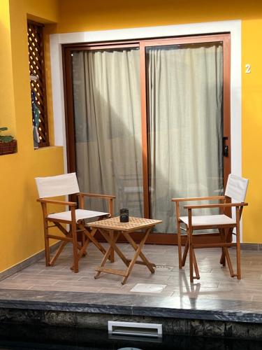 two chairs and a table in a room at Orietta Residencial in Mindelo