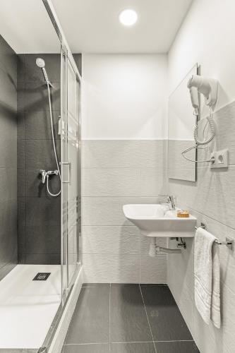 Bilik mandi di Hostal Santa Ana