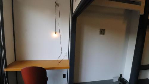 a door leading into a room with a desk at nanaougi in Atsugi