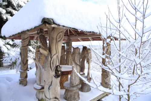 a wooden gazebo with snow on top of it at Komfortowy Dom w Chmurach in Dydnia