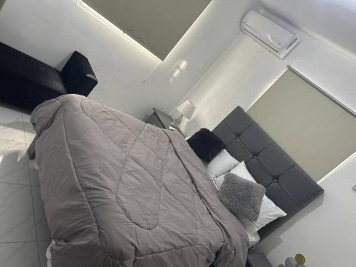 Postel nebo postele na pokoji v ubytování Cozy apartment Terrazas del Este La Romana