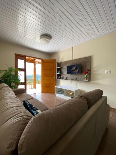 Χώρος καθιστικού στο Aconchego de 2 dorm - 5 km Centro Gramado