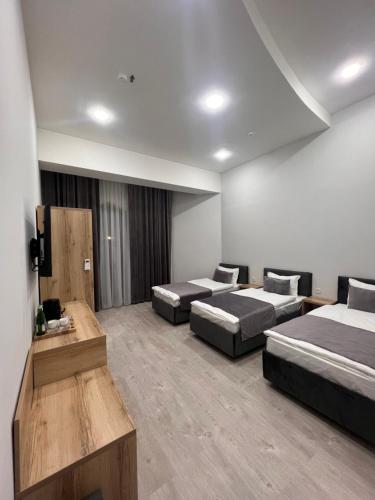 Katil atau katil-katil dalam bilik di Rever Hotel