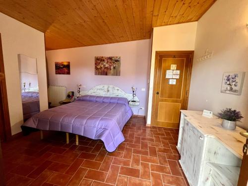 Ένα ή περισσότερα κρεβάτια σε δωμάτιο στο Agriturismo Poggio del Drago