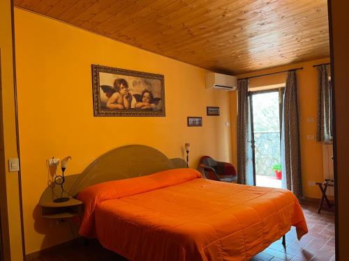 Ένα ή περισσότερα κρεβάτια σε δωμάτιο στο Agriturismo Poggio del Drago